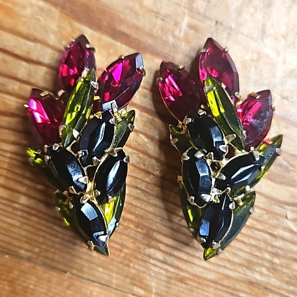 Vintage Goldtone Black, Green & Red Rhinestone Clip On Earrings - Picture 1 of 7